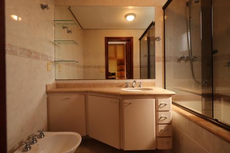 Apartamento à venda com 104m², 3 quartos e 2 vagasBanheiro da Suíte