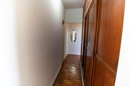 Corredor  de apartamento à venda com 3 quartos, 90m² em Centro, Niterói