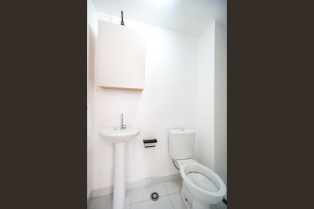 Banheiro da suíte de apartamento para alugar com 1 quarto, 29m² em Guaiauna, São Paulo