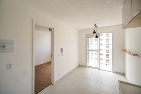 Sala e cozinha de apartamento para alugar com 1 quarto, 29m² em Guaiauna, São Paulo