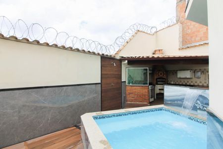 Casa de condomínio à venda com 140m², 3 quartos e 4 vagasPiscina