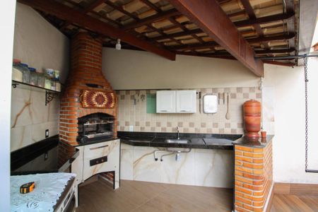 Casa de condomínio à venda com 140m², 3 quartos e 4 vagasEspaço Gourmet