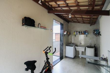 Casa de condomínio à venda com 140m², 3 quartos e 4 vagasÁrea de Serviço