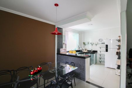 Casa de condomínio à venda com 140m², 3 quartos e 4 vagasCozinha e Sala de Jantar