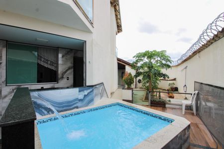 Casa de condomínio à venda com 140m², 3 quartos e 4 vagasPiscina