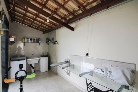 Casa de condomínio à venda com 140m², 3 quartos e 4 vagasÁrea de Serviço