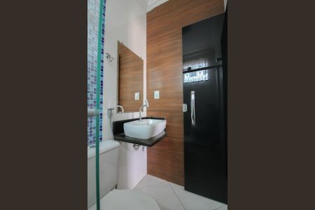 Casa de condomínio à venda com 140m², 3 quartos e 4 vagasBanheiro da Suíte 1