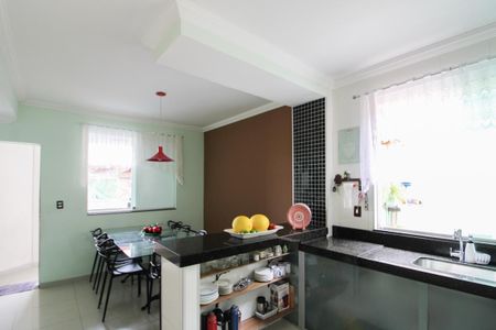 Casa de condomínio à venda com 140m², 3 quartos e 4 vagasCozinha e Sala de Jantar