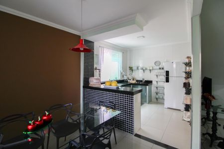 Casa de condomínio à venda com 140m², 3 quartos e 4 vagasCozinha e Sala de Jantar