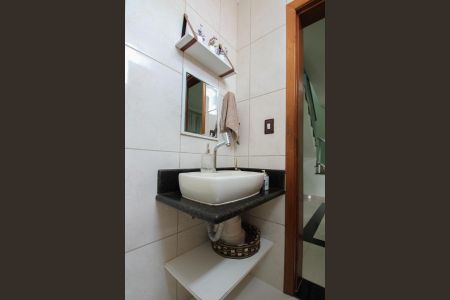 Casa de condomínio à venda com 140m², 3 quartos e 4 vagasLavabo