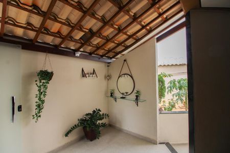 Casa de condomínio à venda com 140m², 3 quartos e 4 vagasVaranda de Entrada