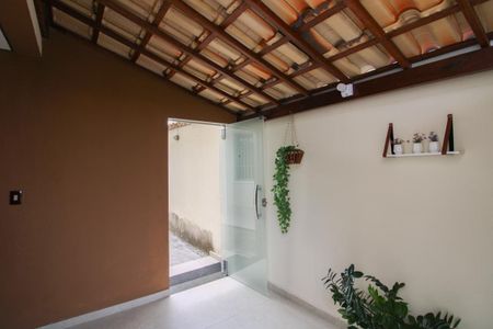 Casa de condomínio à venda com 140m², 3 quartos e 4 vagasVaranda de Entrada