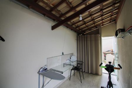 Casa de condomínio à venda com 140m², 3 quartos e 4 vagasÁrea de Serviço