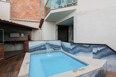 Casa de condomínio à venda com 140m², 3 quartos e 4 vagasPiscina