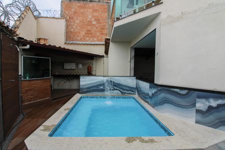 Casa de condomínio à venda com 140m², 3 quartos e 4 vagasPiscina