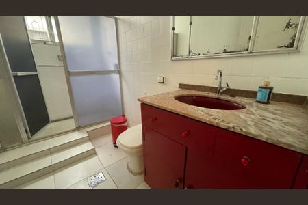 Casa à venda com 356m², 7 quartos e 2 vagas Casa à venda com 356m², 7 quartos e 2 vagasBanheiro Social 1