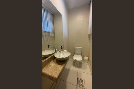 Casa à venda com 356m², 7 quartos e 2 vagas Casa à venda com 356m², 7 quartos e 2 vagasLavabo