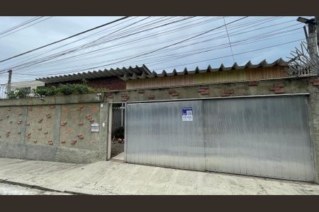 Casa à venda com 356m², 7 quartos e 2 vagas Casa à venda com 356m², 7 quartos e 2 vagasFachada