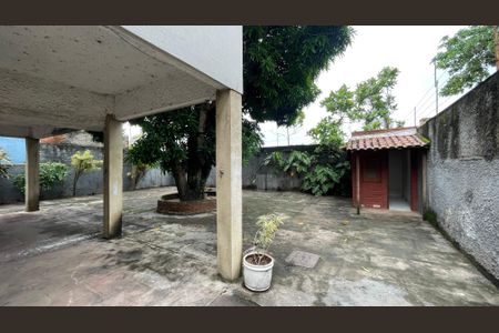 Casa à venda com 356m², 7 quartos e 2 vagas Casa à venda com 356m², 7 quartos e 2 vagasQuintal