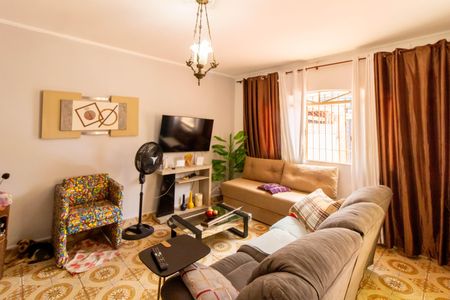 Casa à venda com 220m², 3 quartos e 2 vagasSala