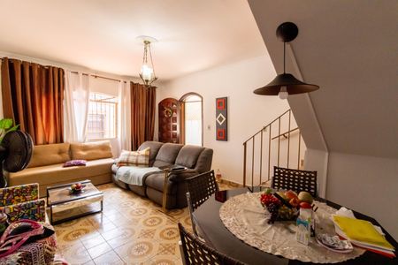 Casa à venda com 220m², 3 quartos e 2 vagasSala