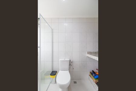 Apartamento à venda com 70m², 2 quartos e 2 vagas Apartamento à venda com 70m², 2 quartos e 2 vagasBanheiro da Suíte