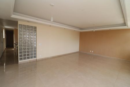 Casa para alugar com 300m², 4 quartos e 6 vagasSala