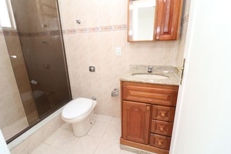 Casa para alugar com 300m², 4 quartos e 6 vagasBanheiro da Suíte 2