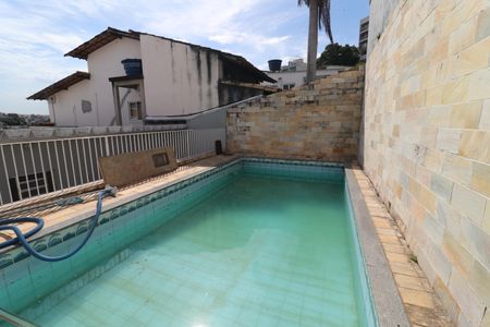 Casa para alugar com 300m², 4 quartos e 6 vagasPiscina