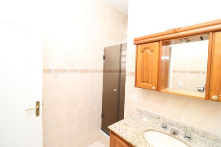 Casa para alugar com 300m², 4 quartos e 6 vagasBanheiro Social