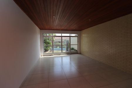 Sala de casa para alugar com 4 quartos, 300m² em Jardim Guanabara, Rio de Janeiro