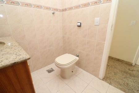 Casa para alugar com 300m², 4 quartos e 6 vagasBanheiro Social