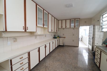 Casa para alugar com 300m², 4 quartos e 6 vagasCozinha
