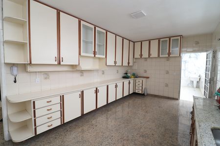 Casa para alugar com 300m², 4 quartos e 6 vagasCozinha