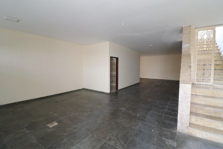 Casa para alugar com 300m², 4 quartos e 6 vagasGaragem
