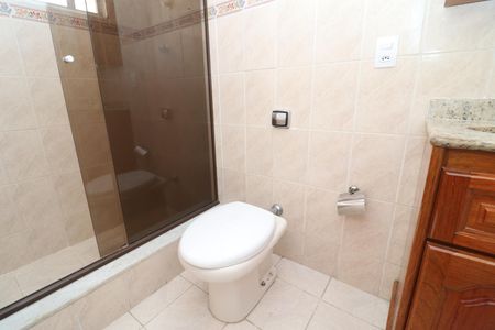 Casa para alugar com 300m², 4 quartos e 6 vagasBanheiro da Suíte 2