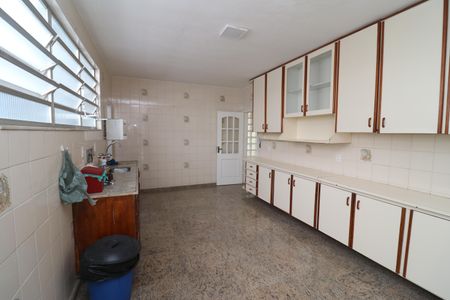 Casa para alugar com 300m², 4 quartos e 6 vagasCozinha
