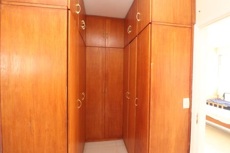 Casa para alugar com 300m², 4 quartos e 6 vagasSuíte