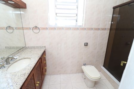 Casa para alugar com 300m², 4 quartos e 6 vagasBanheiro da Suíte