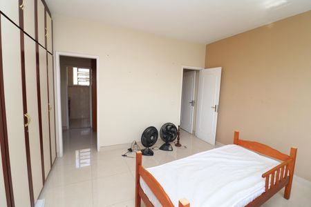 Casa para alugar com 300m², 4 quartos e 6 vagasSuíte