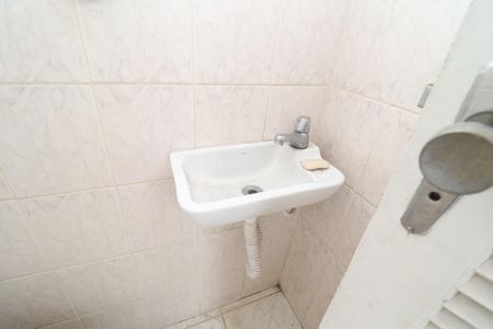 Casa para alugar com 300m², 4 quartos e 6 vagasBanheiro de serviço