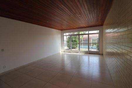 Casa para alugar com 300m², 4 quartos e 6 vagasSala