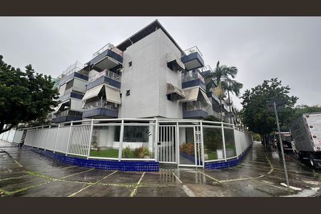 Apartamento à venda com 81m², 3 quartos e 1 vaga Apartamento à venda com 81m², 3 quartos e 1 vagaFachada