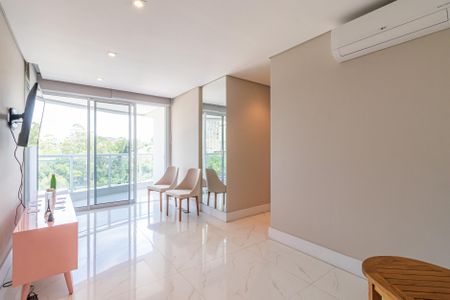 Sala de apartamento à venda com 1 quarto, 70m² em Empresarial 18 do Forte, Barueri
