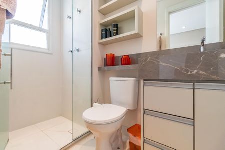 Apartamento à venda com 70m², 1 quarto e 2 vagas Apartamento à venda com 70m², 1 quarto e 2 vagasBanheiro da Suíte