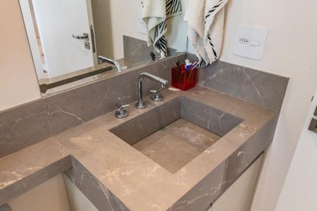 Apartamento à venda com 70m², 1 quarto e 2 vagas Apartamento à venda com 70m², 1 quarto e 2 vagasBanheiro da Suíte