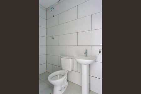 Banheiro social de apartamento para alugar com 1 quarto, 29m² em Vila Quitauna, Osasco