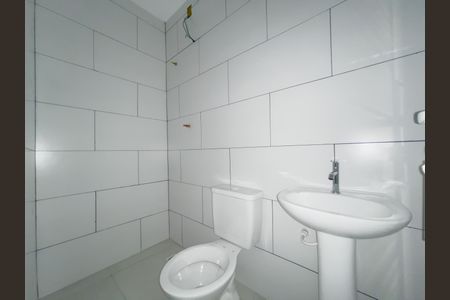 Banheiro de kitnet/studio para alugar com 1 quarto, 25m² em Vila Quitauna, Osasco