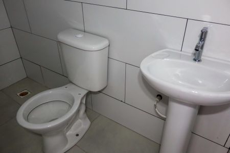 Banheiro de apartamento para alugar com 1 quarto, 30m² em Vila Quitauna, Osasco