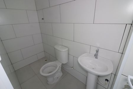 Banheiro de kitnet/studio para alugar com 1 quarto, 25m² em Vila Quitauna, Osasco